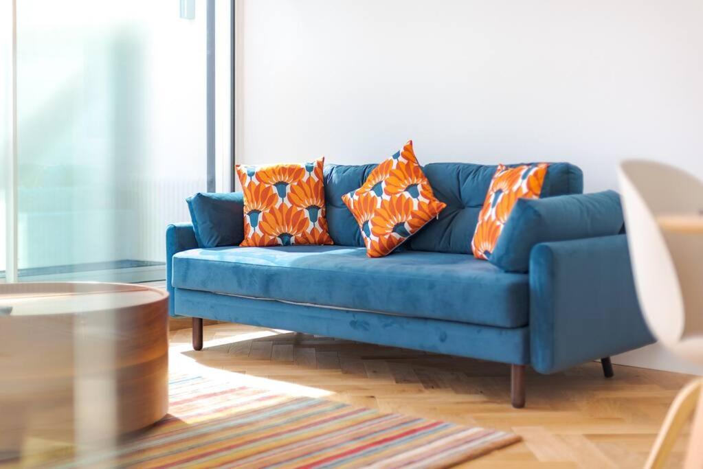 Stunning Two Bed Apartment Rh8 London Exterior photo